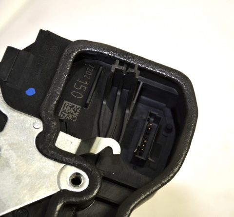 BMW F25 F26 zamek drzwi lewy przód 7318411 BMW F25 F26 zamek drzwi lewy przód 7318411