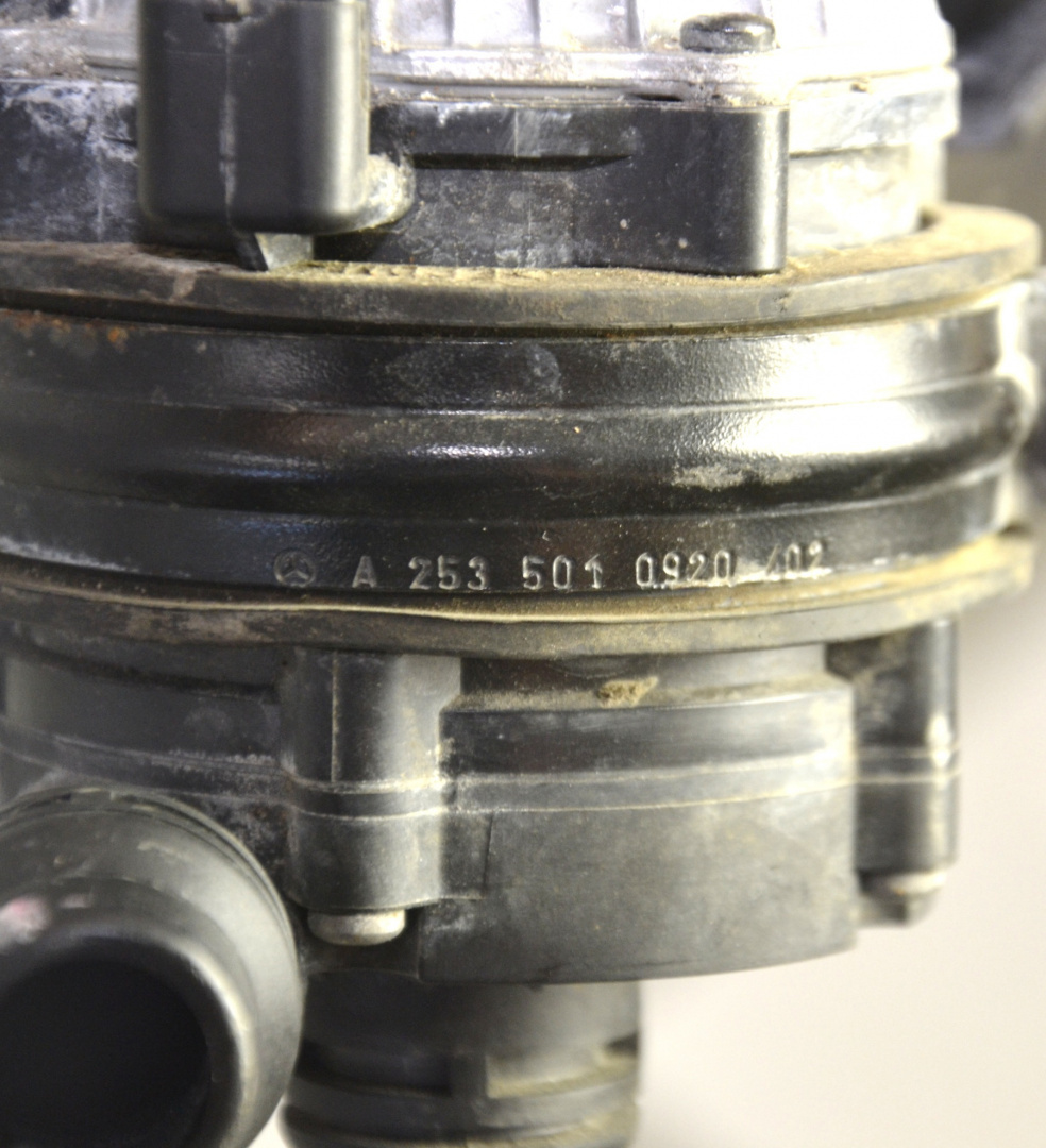 Mercedes AMG coolant hose A2135012582 Mercedes AMG coolant hose A2135012582
