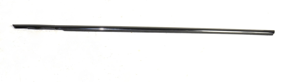 BMW F21 F22 listwa drzwi Shadow Line przód lewa BMW F21 F22 listwa drzwi Shadow Line przód lewa