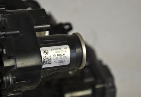 BMW F20 F30 G02 intake manifold AGR with flap control BMW F20 F30 G02 intake manifold AGR with flap control