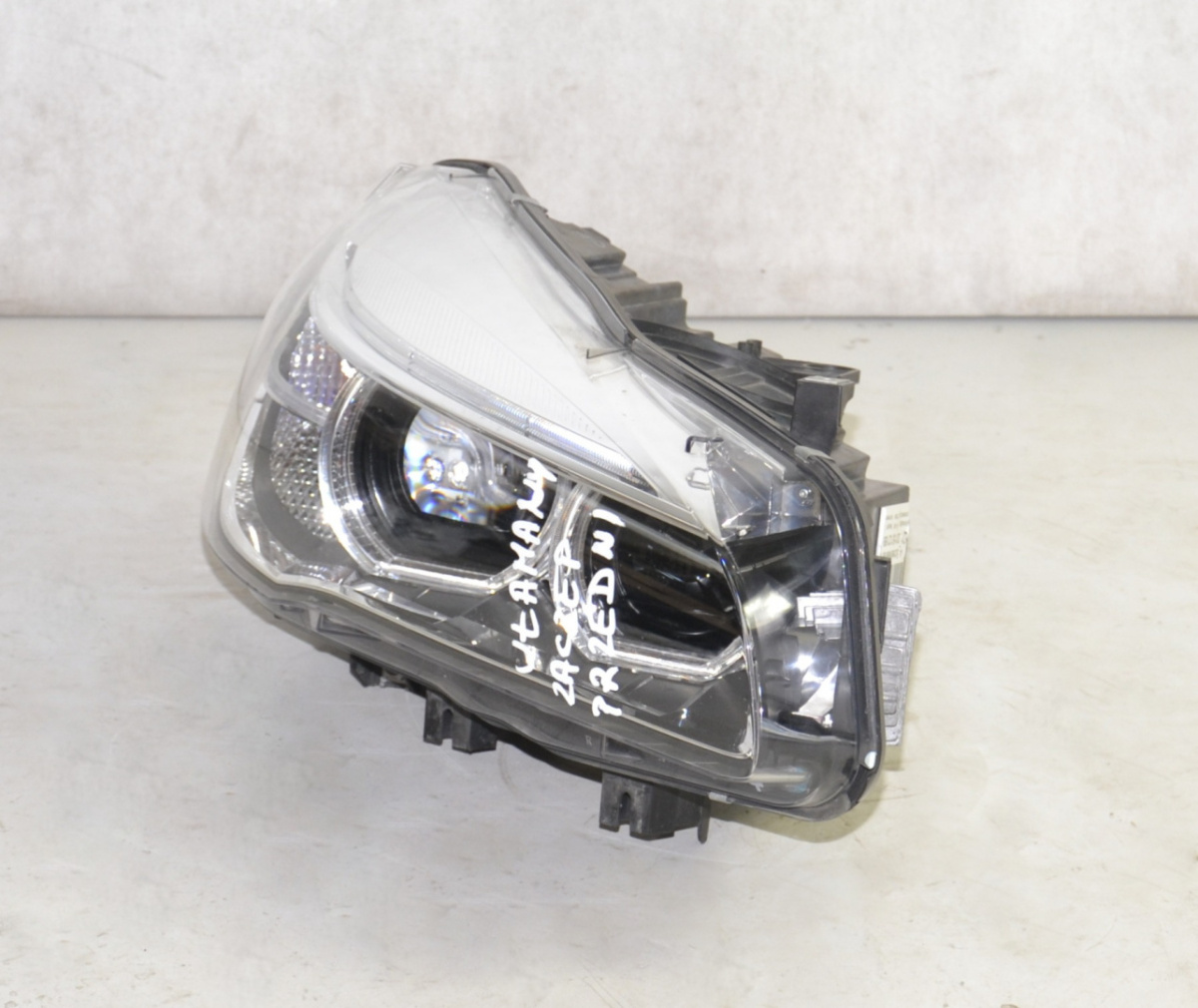 BMW 2 F45 F46 headlight with LED technology right 7402564 BMW 2 F45 F46 headlight with LED technology right 7402564