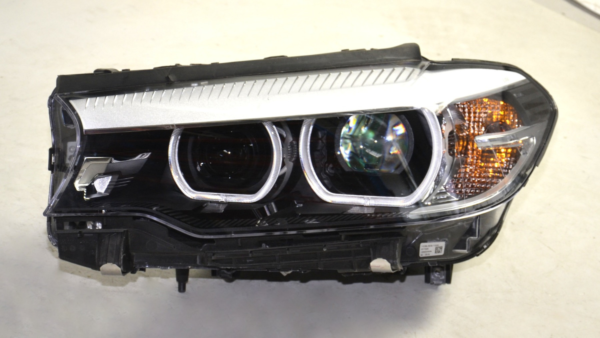 BMW 5 G30 G31 F90 headlight left LED USA 7439191
