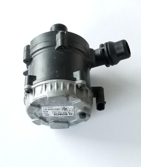 BMW G30 G32 G11 G05 G06 auxiliary water pump 8637952 BMW G30 G32 G11 G05 G06 auxiliary water pump 8637952