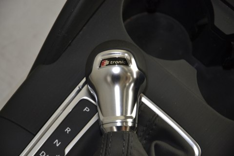 AUDI A8 stelaż tunelu środkowego 4H0861831A AUDI A8 stelaż tunelu środkowego 4H0861831A