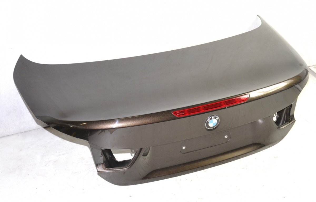 BMW 4 F33 M4 F83 klapa bagażnika tylna kolor 300 BMW 4 F33 M4 F83 klapa bagażnika tylna kolor 300