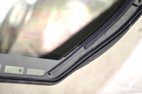 BMW 5 G30 F90 side window green fixed left rear door BMW 5 G30 F90 side window green fixed left rear door