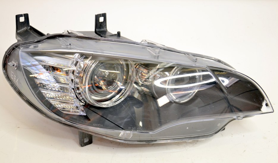 BMW E70 E71 lampa przód prawa xenon nieskrętny