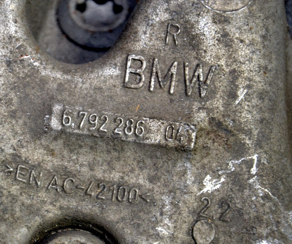 BMW F20 F21 F23 zwrotnica łożysko przód 6792286 BMW F20 F21 F23 zwrotnica łożysko przód 6792286