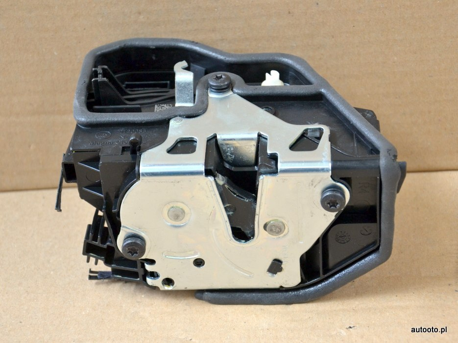 BMW E83 F25 E70 zamek drzwi prawy tył 7318418 BMW E83 F25 E70 zamek drzwi prawy tył 7318418
