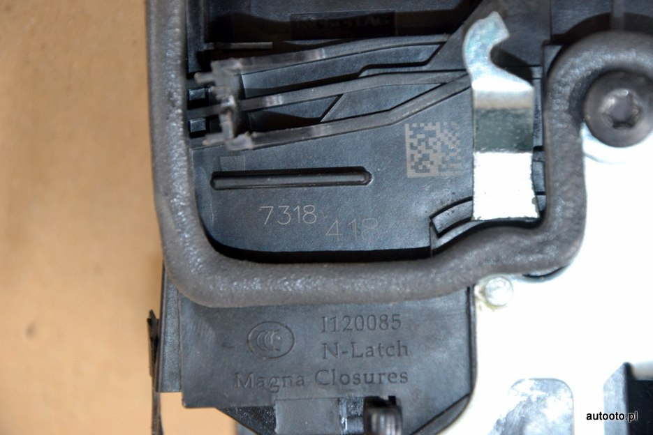 BMW E83 F25 E70 zamek drzwi prawy tył 7318418 BMW E83 F25 E70 zamek drzwi prawy tył 7318418