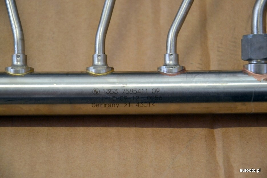 BMW F20 F30 F36 F10 listwa wtryskowa 7585411 BMW F20 F30 F36 F10 listwa wtryskowa 7585411