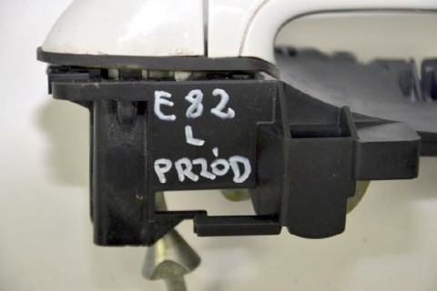 BMW E82 E88 wkładka klamka drzwi lewa przód 300 BMW E82 E88 wkładka klamka drzwi lewa przód 300