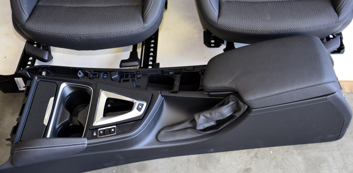 BMW F82 LCI fotele boczki półka tunel komplet nowy BMW F82 LCI fotele boczki półka tunel komplet nowy